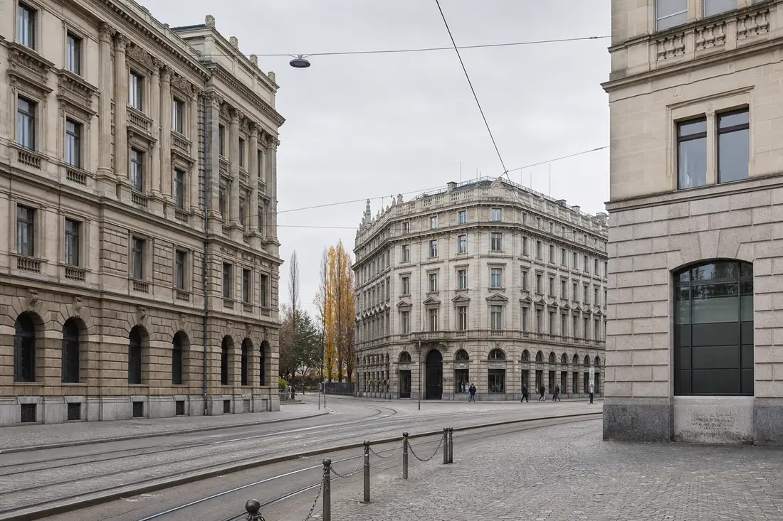 Bankgebäude am Paradeplatz in Zürich an einem ruhigen Tag